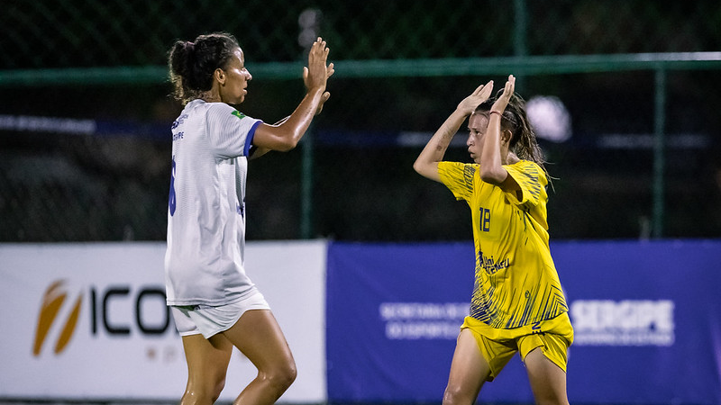 Larisse Costa vence destaque do X1 e é campeã no JUBs Fut